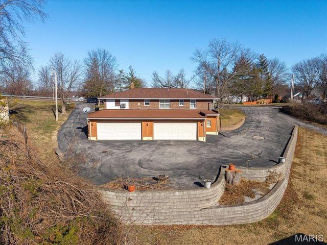 2948 Erb Road, St Louis, MO 63129