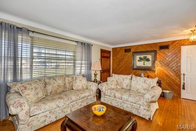 2948 Erb Road, St Louis, MO 63129