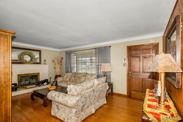 2948 Erb Road, St Louis, MO 63129