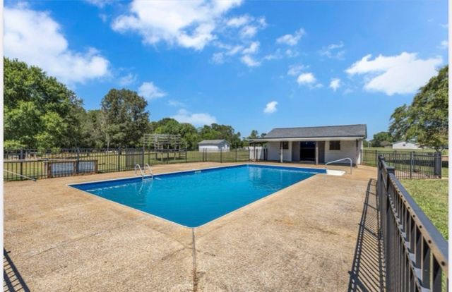 121 Old Jackson Hwy, Leoma, TN 38468