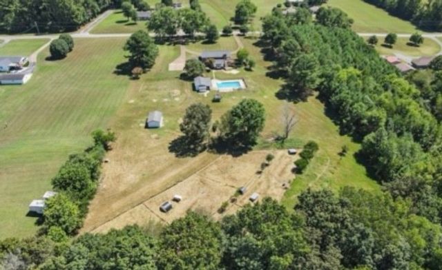 121 Old Jackson Hwy, Leoma, TN 38468