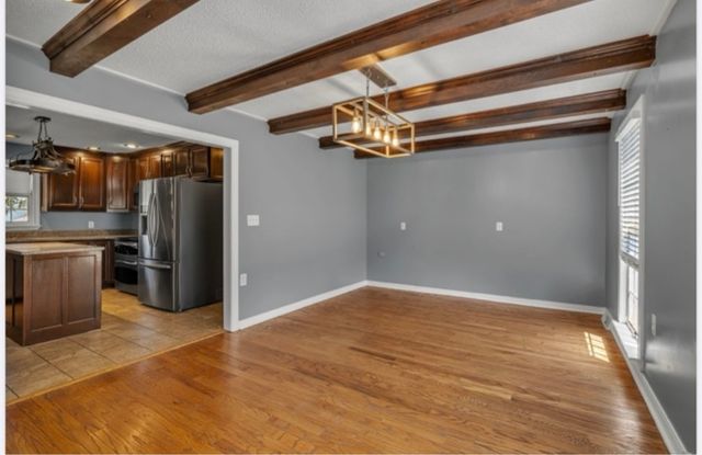 121 Old Jackson Hwy, Leoma, TN 38468