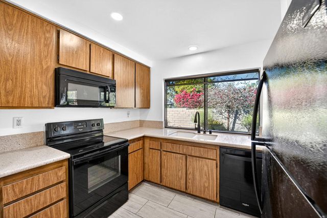 1878 E Chia Road, Palm Springs, CA 92262