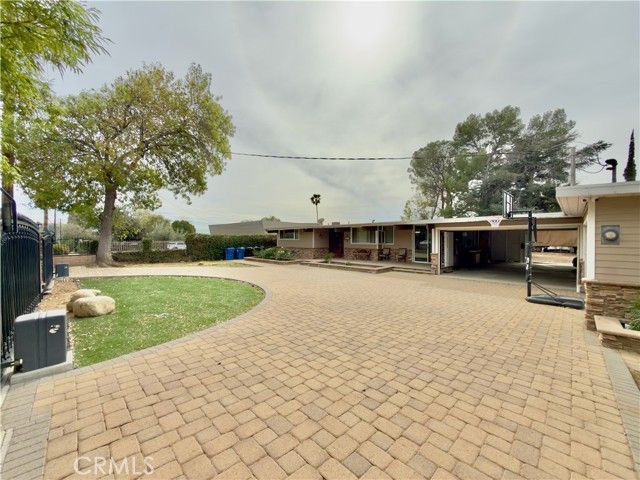 12801 Gladstone Avenue, Sylmar (los Angeles), CA 91342