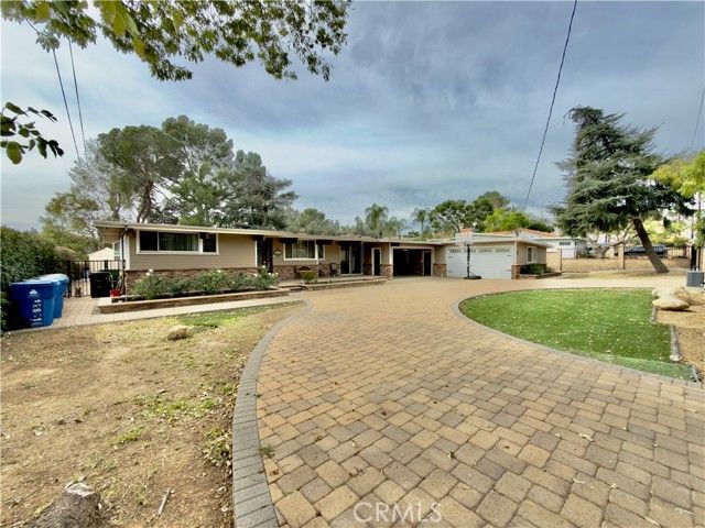 12801 Gladstone Avenue, Sylmar (los Angeles), CA 91342
