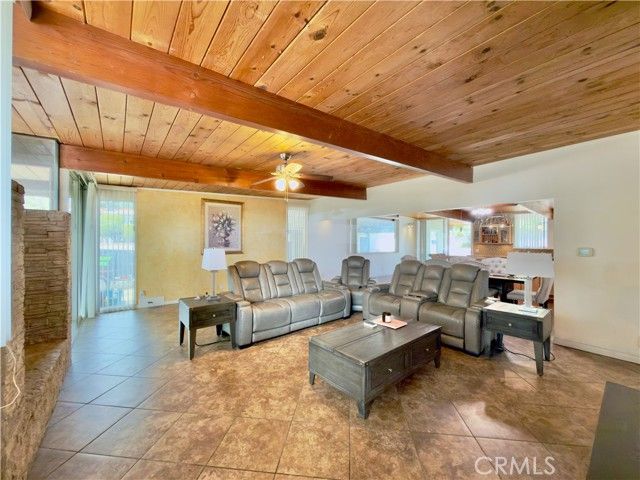 12801 Gladstone Avenue, Sylmar (los Angeles), CA 91342