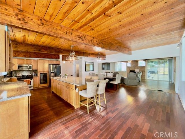 12801 Gladstone Avenue, Sylmar (los Angeles), CA 91342