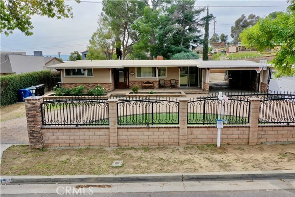 12801 Gladstone Avenue, Sylmar (los Angeles), CA 91342
