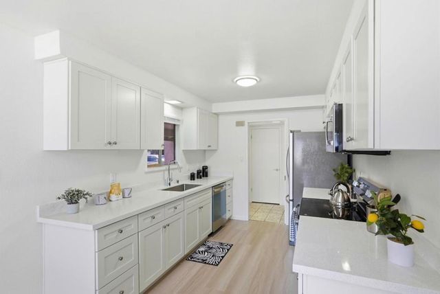 6250 Riverside Boulevard, Sacramento, CA 95831