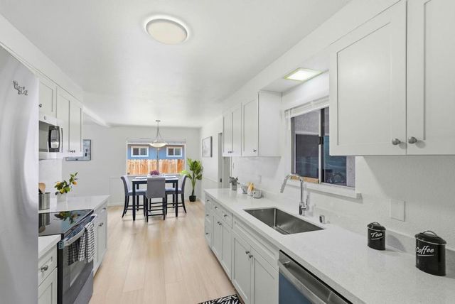 6250 Riverside Boulevard, Sacramento, CA 95831