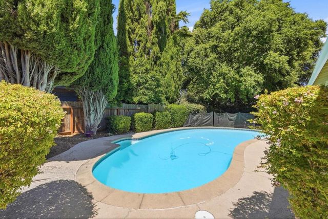 6250 Riverside Boulevard, Sacramento, CA 95831