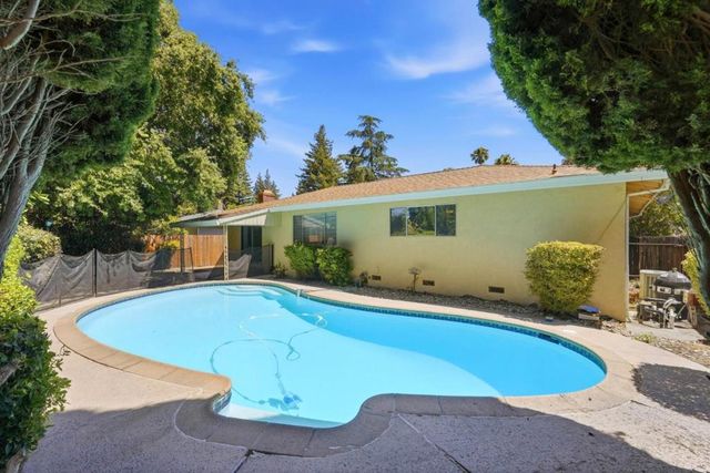 6250 Riverside Boulevard, Sacramento, CA 95831
