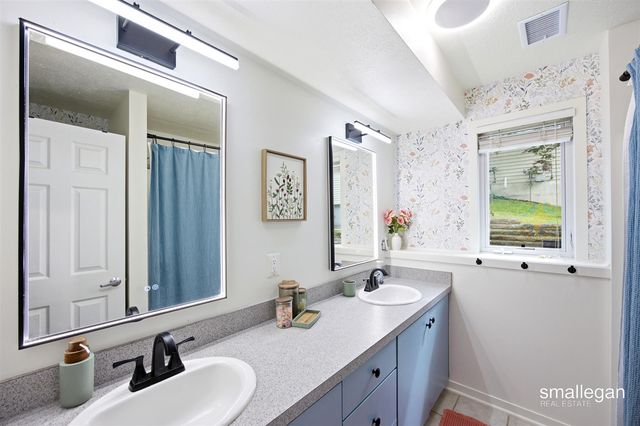 4514 Hidden Ridge Drive, Hudsonville, MI 49426