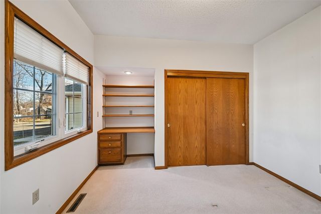 3319 Riverpointe Circle NE, Cedar Rapids, IA 52411