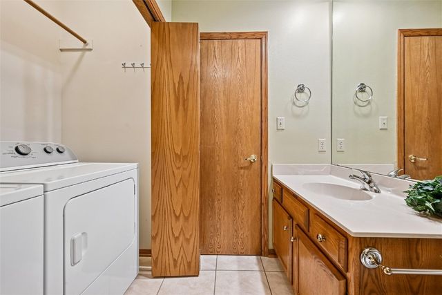 3319 Riverpointe Circle NE, Cedar Rapids, IA 52411