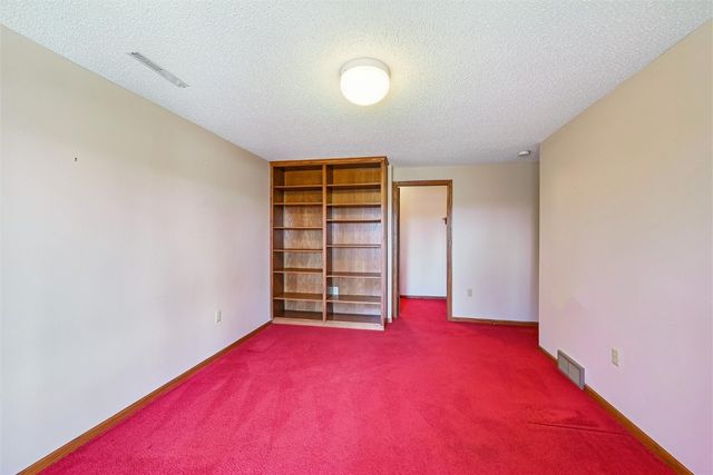 3319 Riverpointe Circle NE, Cedar Rapids, IA 52411