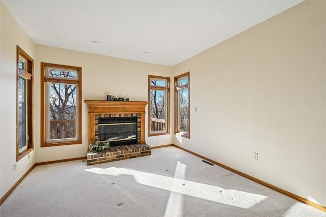 3319 Riverpointe Circle NE, Cedar Rapids, IA 52411