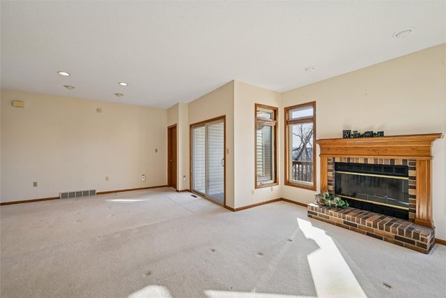 3319 Riverpointe Circle NE, Cedar Rapids, IA 52411