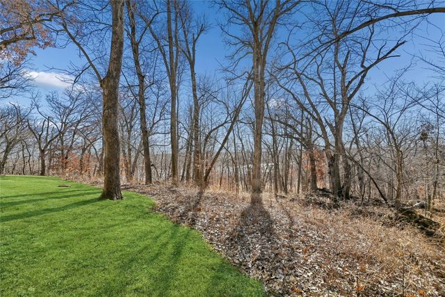 3319 Riverpointe Circle NE, Cedar Rapids, IA 52411