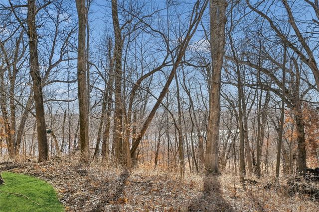 3319 Riverpointe Circle NE, Cedar Rapids, IA 52411