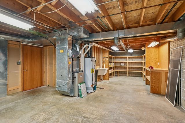 3319 Riverpointe Circle NE, Cedar Rapids, IA 52411