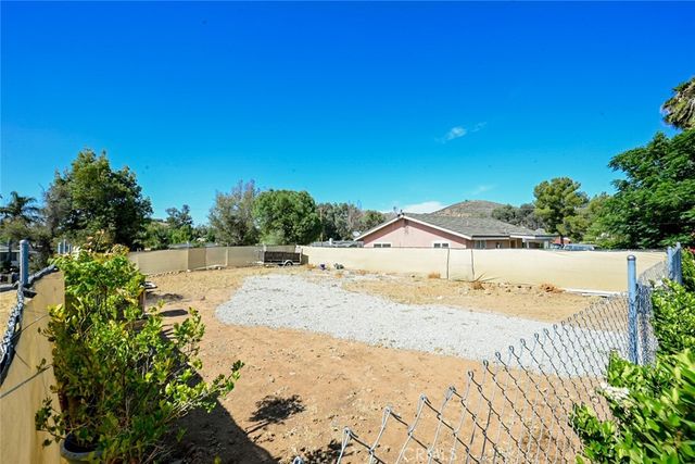 23792 La Bertha, Menifee, CA 92587
