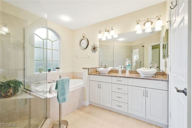 13860 Avon Park CIR 104, Fort Myers, FL 33912