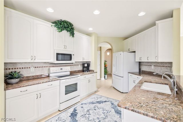 13860 Avon Park CIR 104, Fort Myers, FL 33912