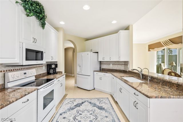 13860 Avon Park CIR 104, Fort Myers, FL 33912