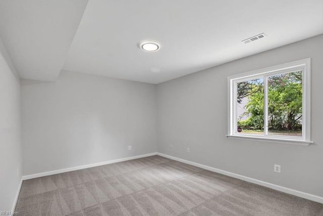 56 Banister DR, Hampton, VA 23666