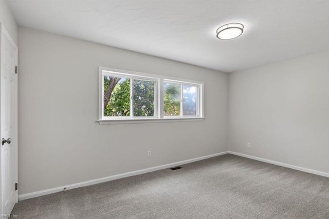 56 Banister DR, Hampton, VA 23666