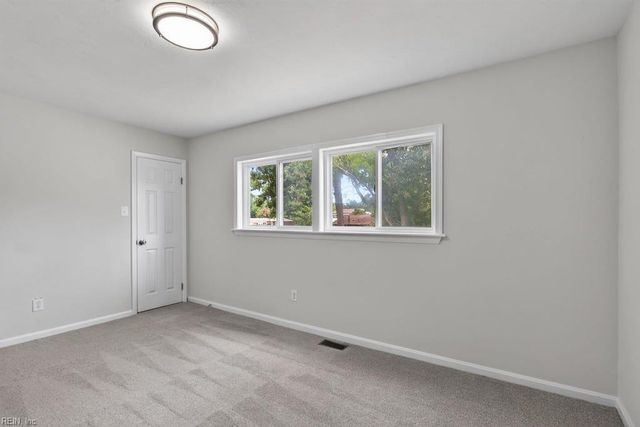 56 Banister DR, Hampton, VA 23666