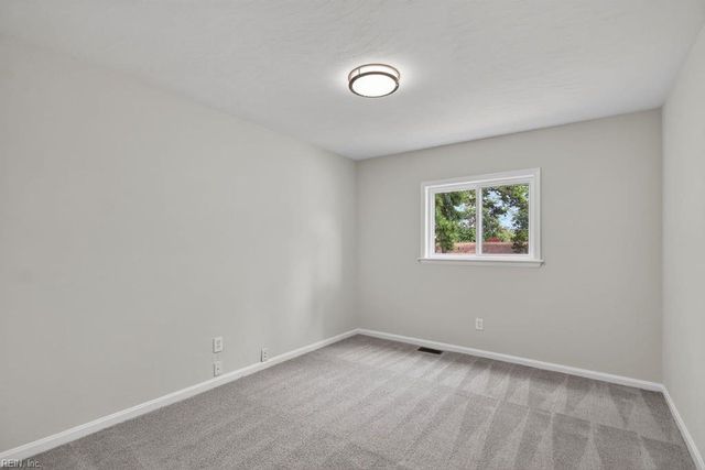 56 Banister DR, Hampton, VA 23666