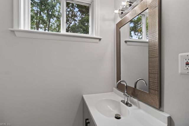 56 Banister DR, Hampton, VA 23666