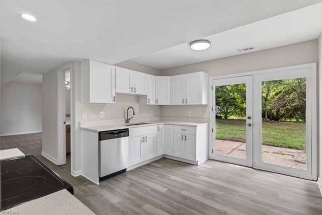56 Banister DR, Hampton, VA 23666