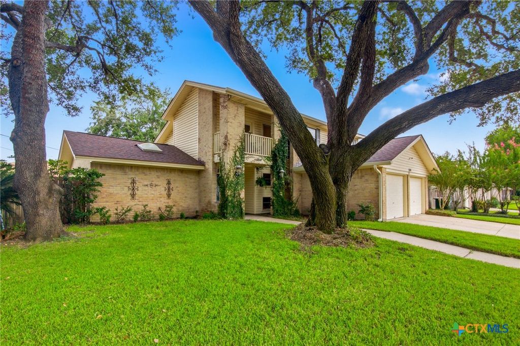 Image 1 of property listing at 104 Santa Fe, Victoria, TX 77904