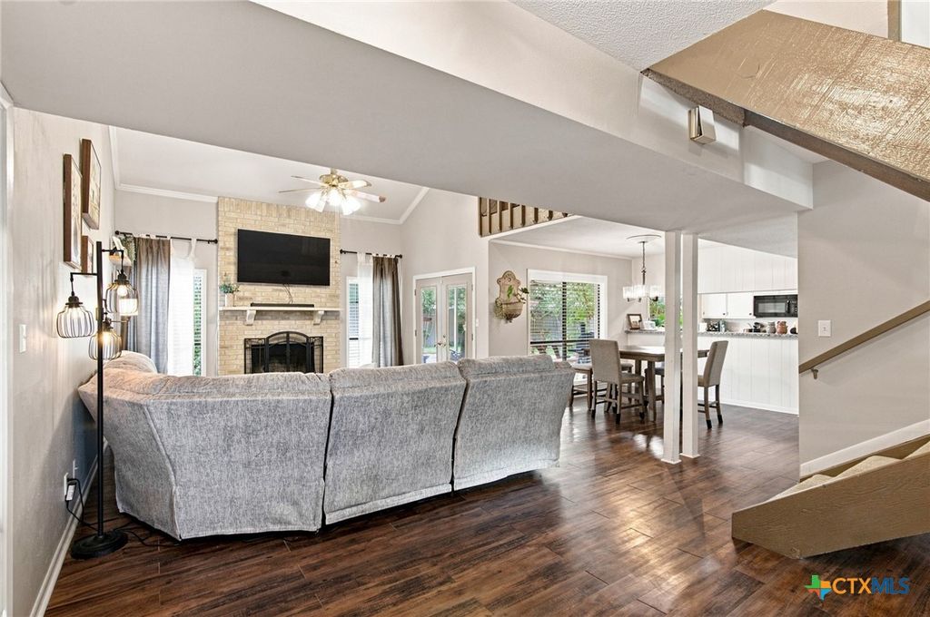 Image 10 of property listing at 104 Santa Fe, Victoria, TX 77904