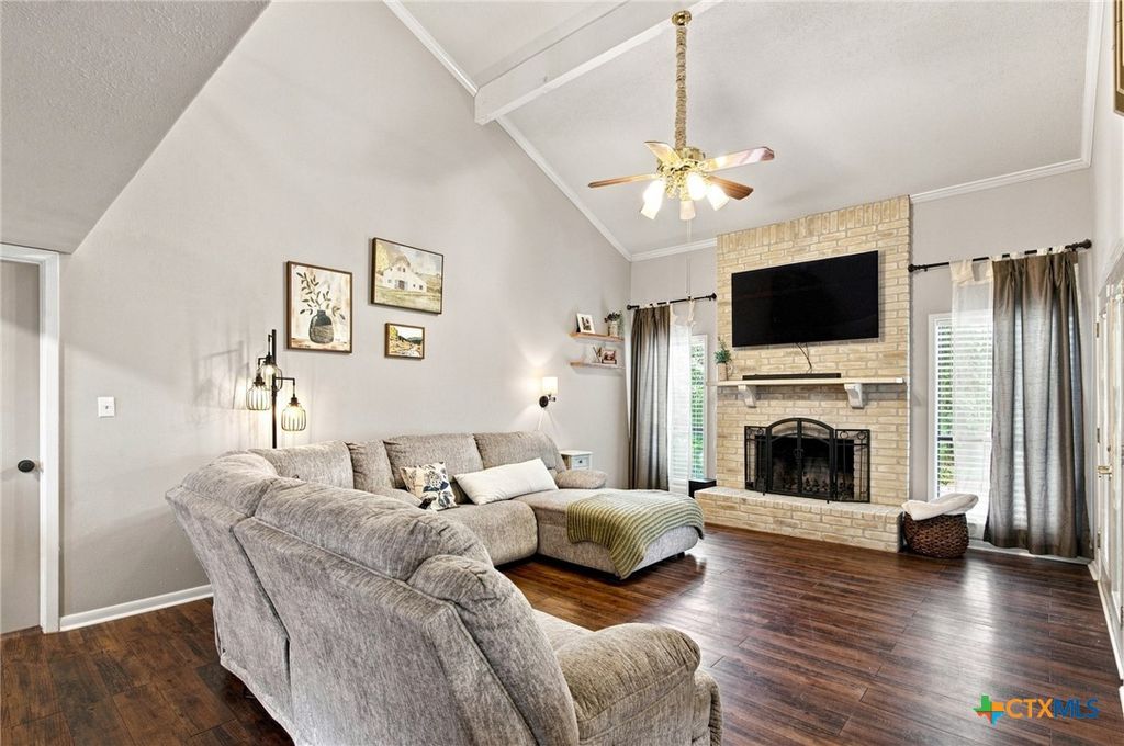 Image 11 of property listing at 104 Santa Fe, Victoria, TX 77904