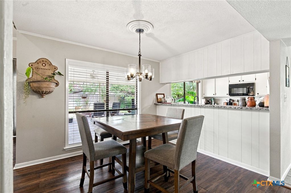 Image 12 of property listing at 104 Santa Fe, Victoria, TX 77904