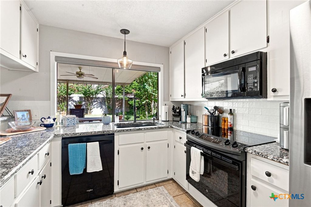 Image 13 of property listing at 104 Santa Fe, Victoria, TX 77904
