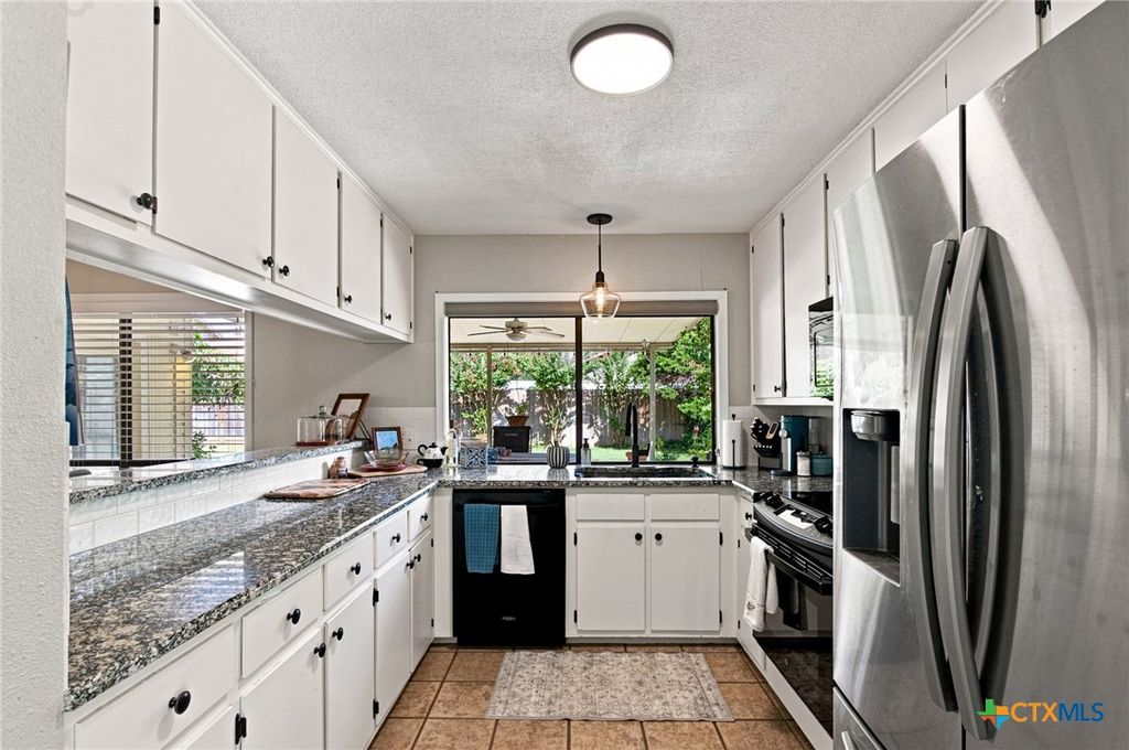 Image 15 of property listing at 104 Santa Fe, Victoria, TX 77904