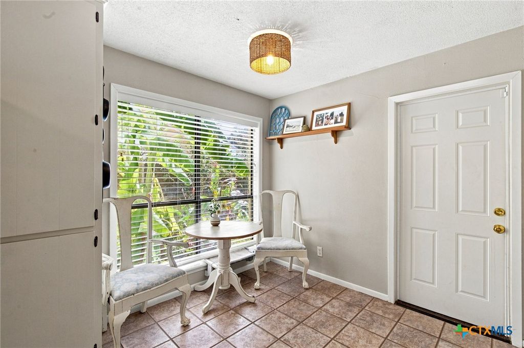 Image 16 of property listing at 104 Santa Fe, Victoria, TX 77904