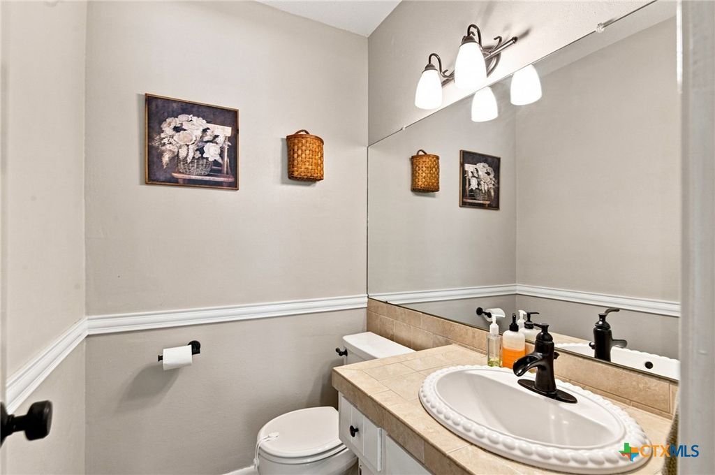 Image 17 of property listing at 104 Santa Fe, Victoria, TX 77904