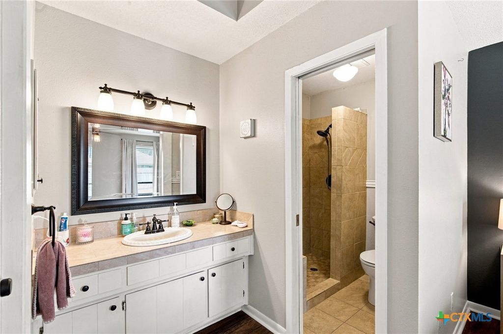 Image 20 of property listing at 104 Santa Fe, Victoria, TX 77904