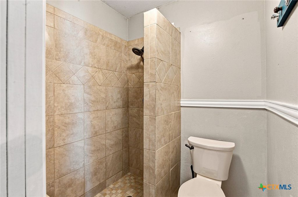 Image 21 of property listing at 104 Santa Fe, Victoria, TX 77904