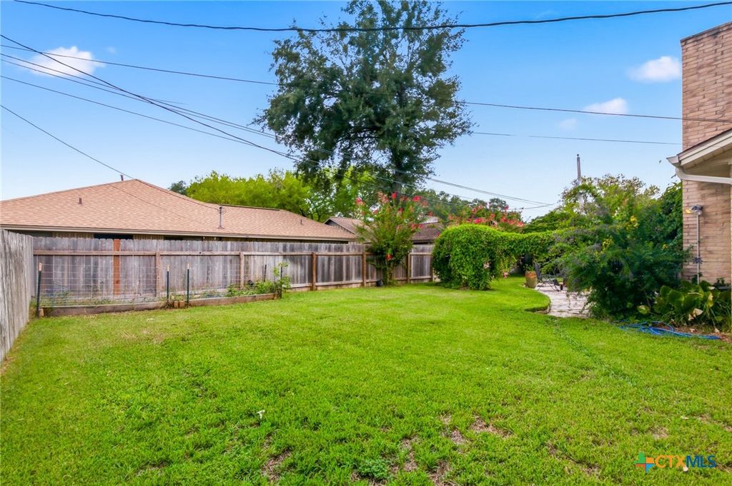 Image 28 of property listing at 104 Santa Fe, Victoria, TX 77904