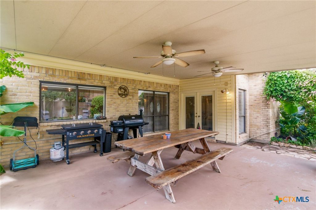 Image 30 of property listing at 104 Santa Fe, Victoria, TX 77904