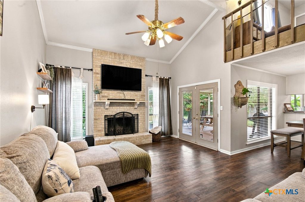 Image 6 of property listing at 104 Santa Fe, Victoria, TX 77904