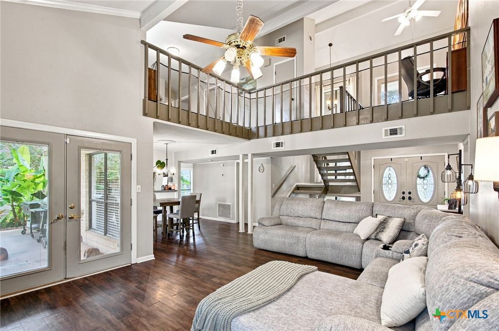 Image 8 of property listing at 104 Santa Fe, Victoria, TX 77904