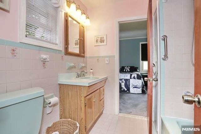 35 Demarest Avenue, Bergenfield, NJ 07621
